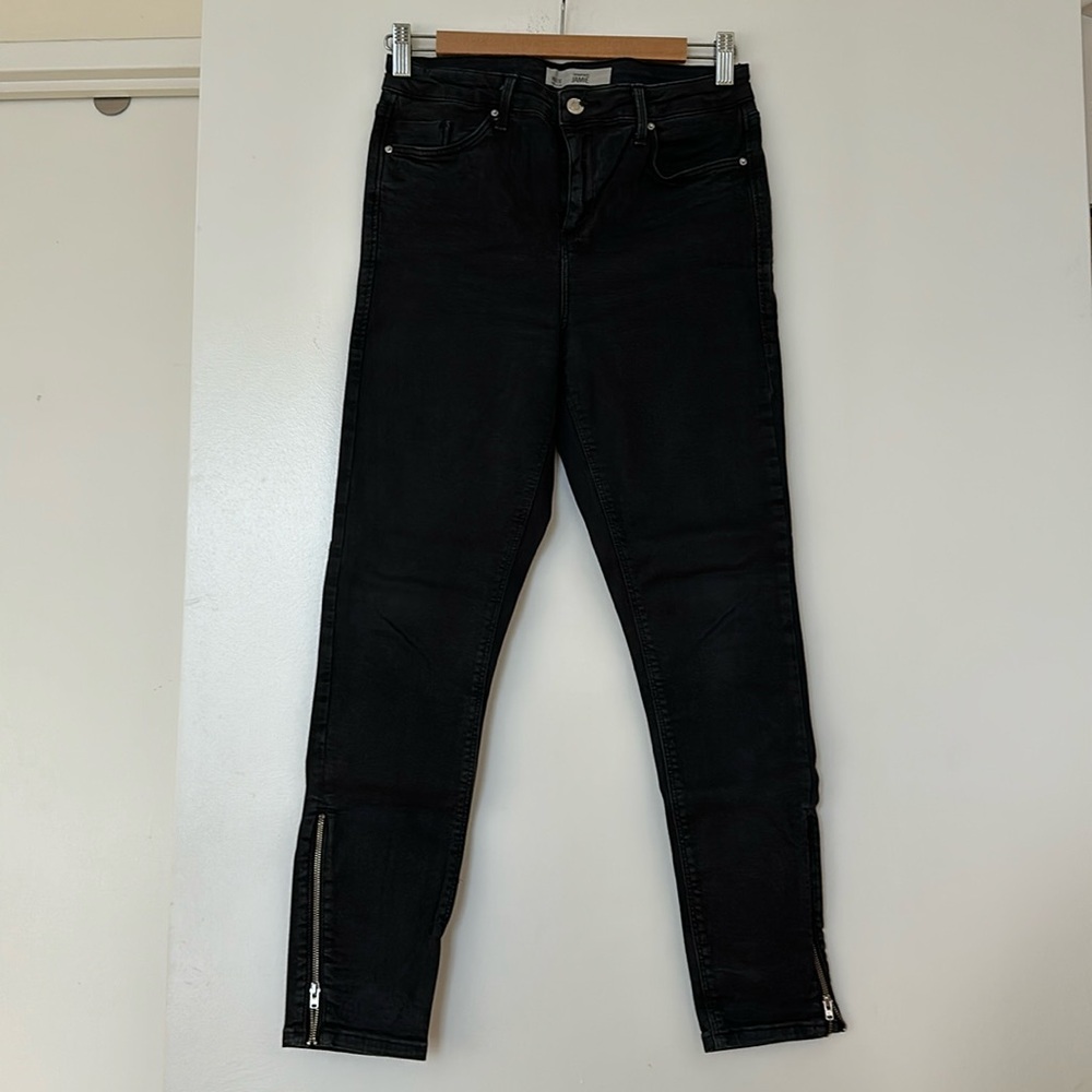 Skinny jeans with ankle zips